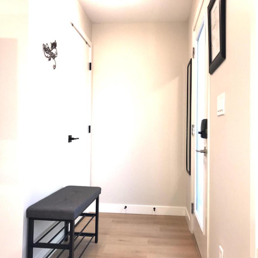Brand New 2Br Condo With Outdoor Swimming Pool And Hot Tub 캔모어 외부 사진