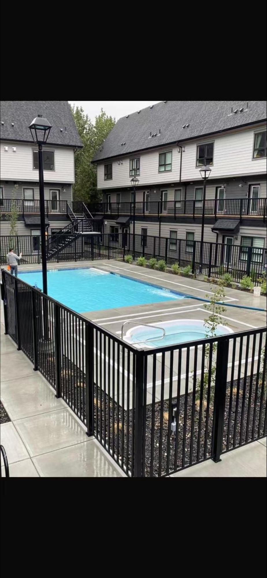 Brand New 2Br Condo With Outdoor Swimming Pool And Hot Tub 캔모어 외부 사진